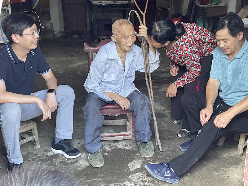 區(qū)人大代表、集團(tuán)副總馮小龍走訪潘塘福利院為老人送關(guān)懷